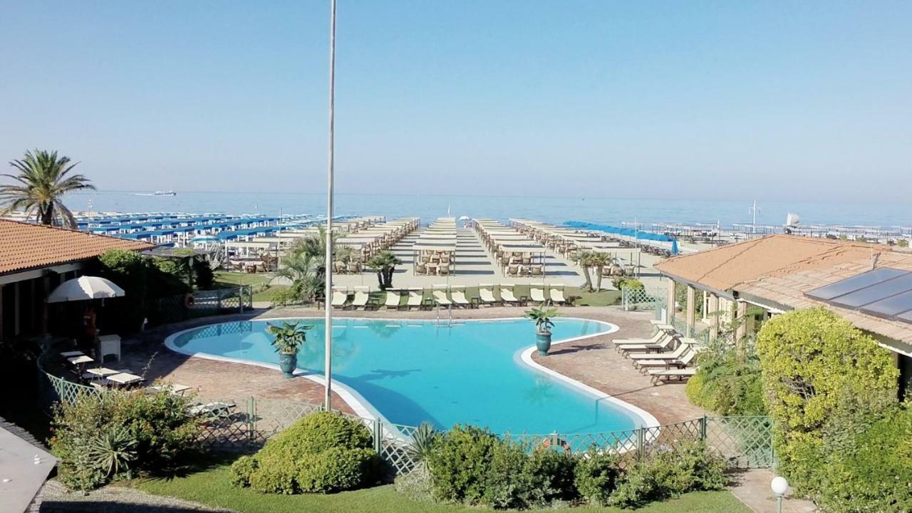 Soleado Beach House ปิเอตราซานตา ภายนอก รูปภาพ